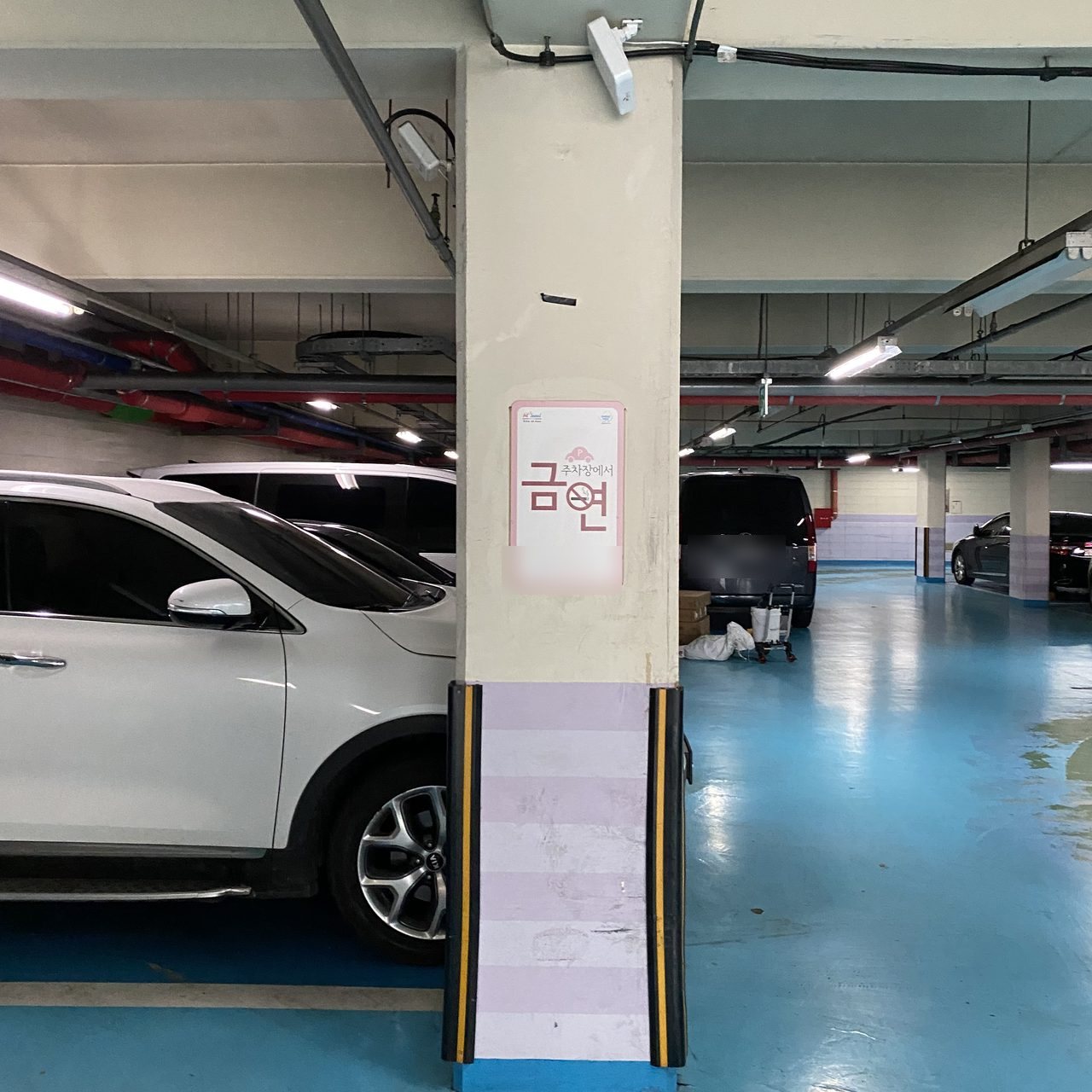 반사경 없던 지하 기둥
