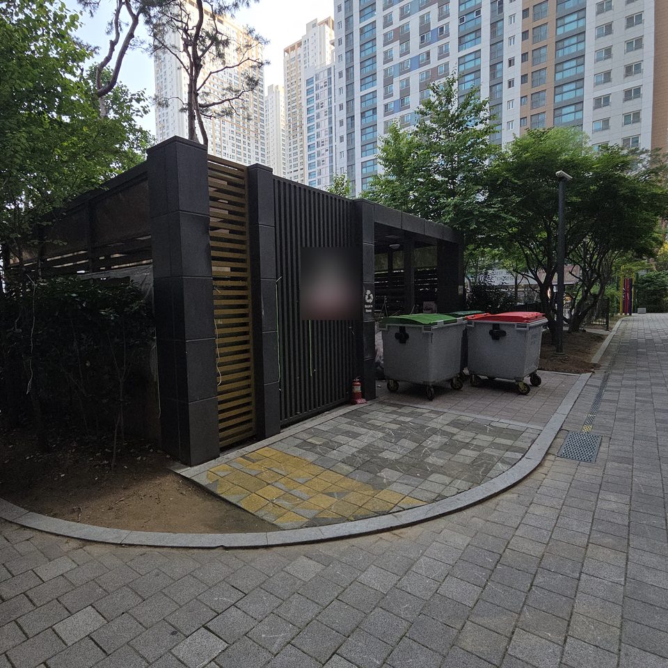 아파트 단지 분리수거장