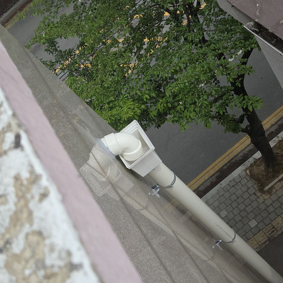 새 배수구 바깥쪽 엘보와 밴드