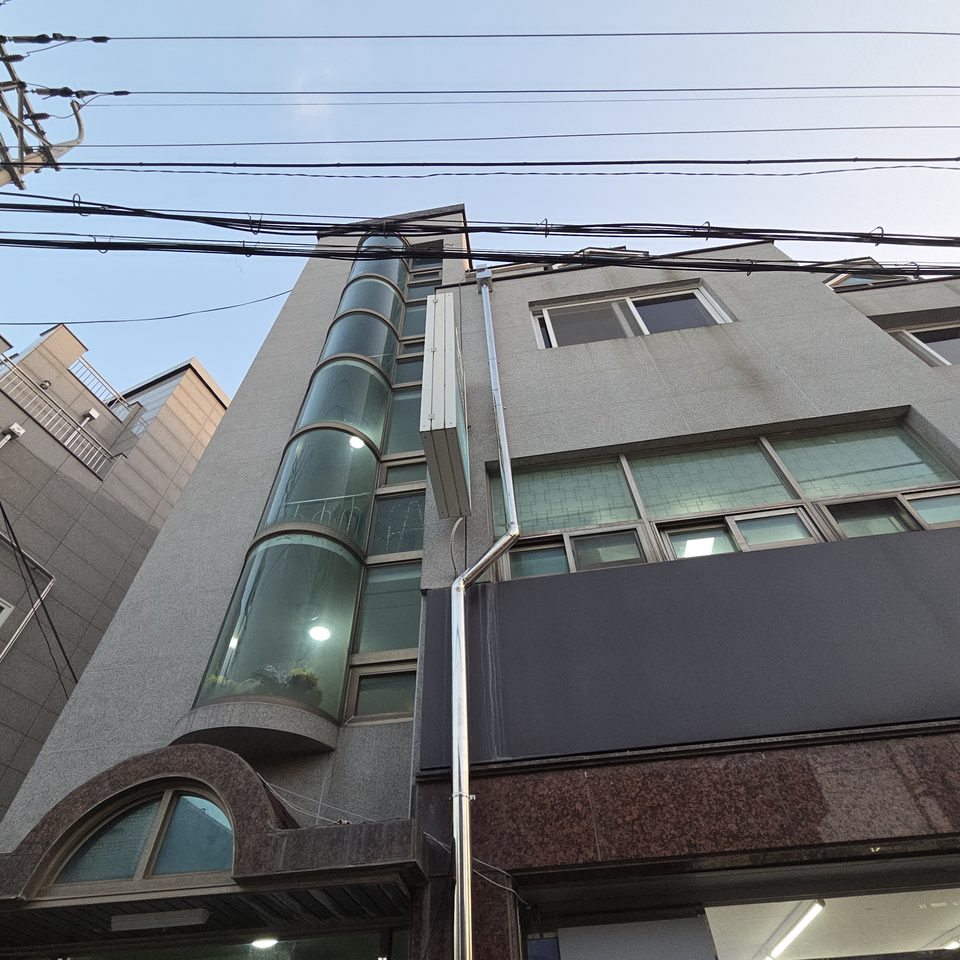 뒷면 스텐 우수관 한 줄