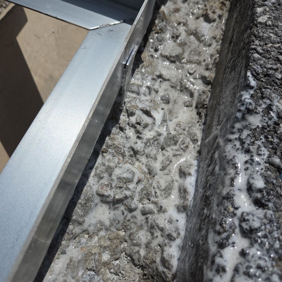 새 앵글과 거친 측벽