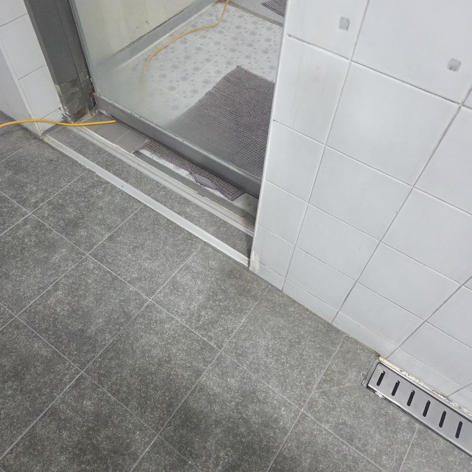 짧게 끊긴 기존 트렌치