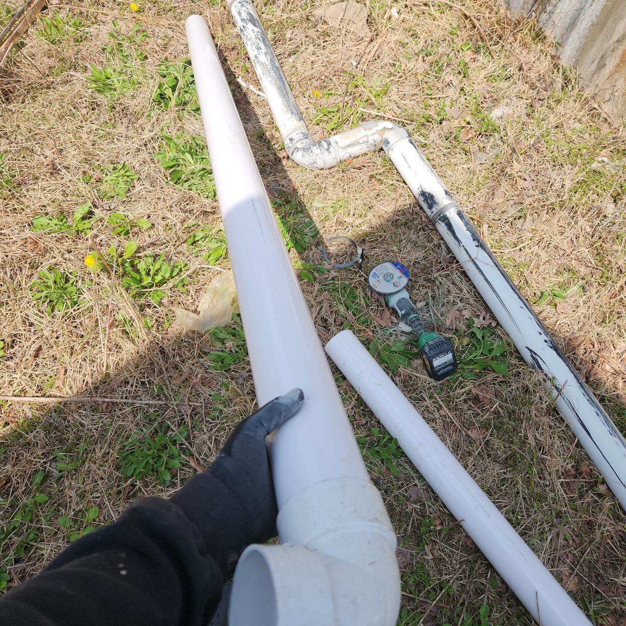 새로 자른 PVC 관