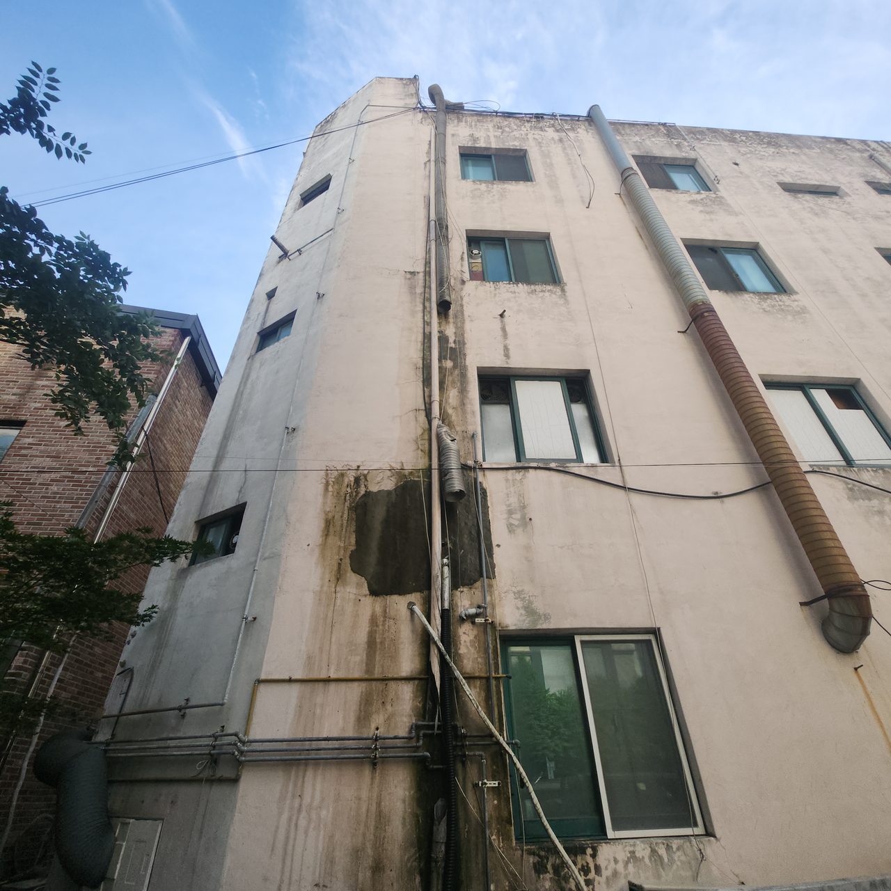 삭아 있던 주름관